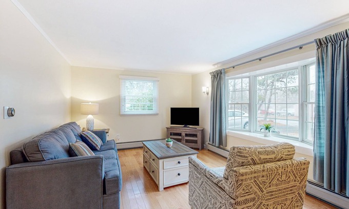 East Harwich Casa | Charming ranch home with fast WiFi, central air conditioning, & a washer/dryer