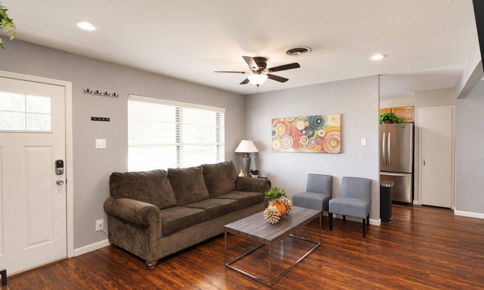 Universal City Casa | Charming Rancher*️3BR Entire House *️ JBSA Randolph *️ San Antonio Attractions