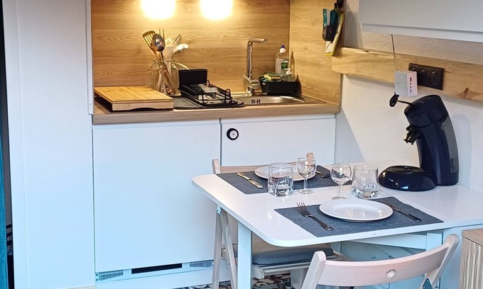 Bourg-Saint-Maurice Apartamento | Charming renovated studio with balcony, mountain area and outdoor pool