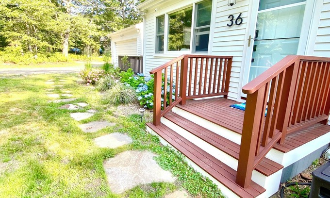 Vineyard Haven Casa | Charming Recently Renovated 3-Bedroom Retreat