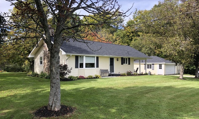 Wales Center Casa | Charming, recently updated country ranch home on quiet, scenic, acre lot.