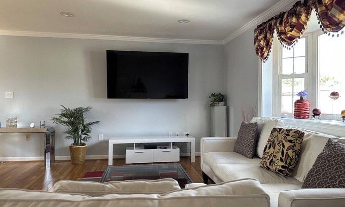 Hillcrest Heights Casa | Charming Recently Renovated 3-bedroom home in Temple Hills