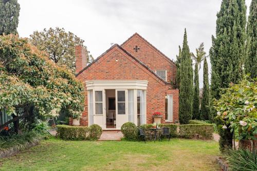 Kew Casa | Charming Red Brick Estate in Kew 5BR & Playhouse