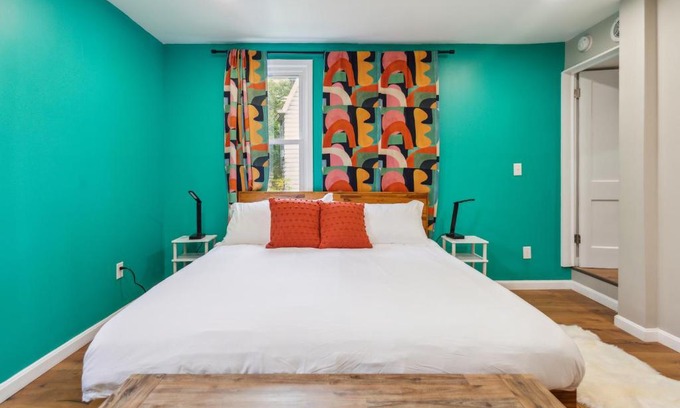 Castle Shannon Casa | Charming Remodeled 3-BR Bungalow near Attractions