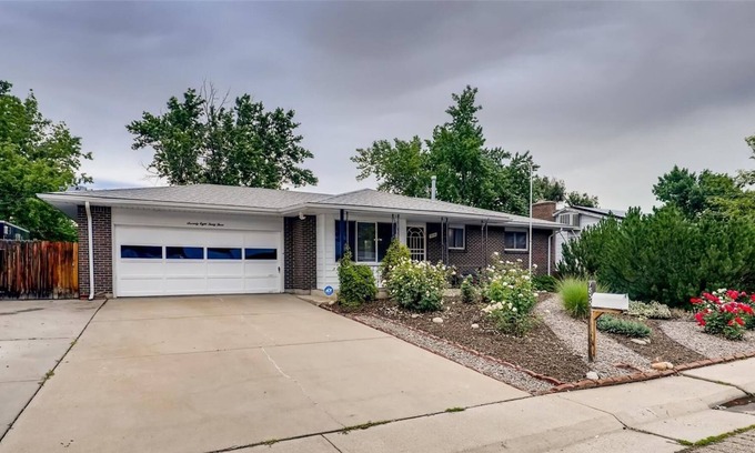 Highlands Casa | Charming Remodeled 3 Bedroom Home with Huge Yard Close to Parks and Shopping