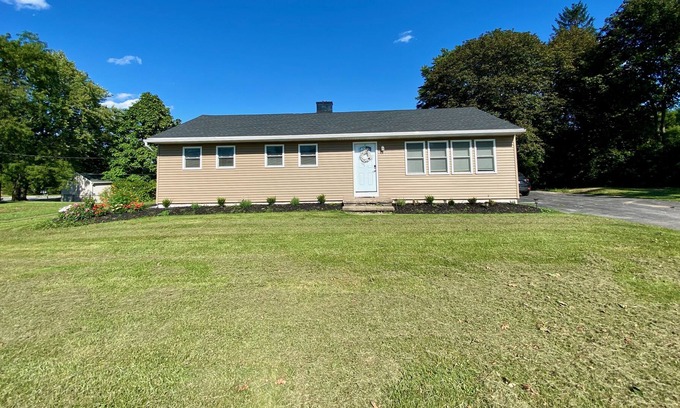 Rochester Casa | Charming remodeled 3 bedroom. Near RIT & U of R. Free on-site parking.