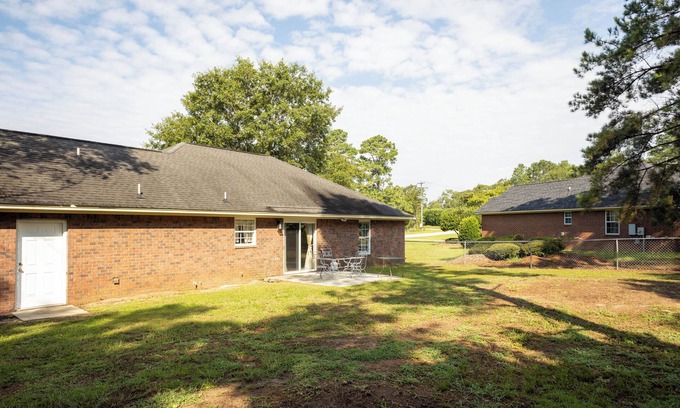 Stateburg Casa | Charming renovated 3-bedroom home in Dalzell with WiFi and fully furnished