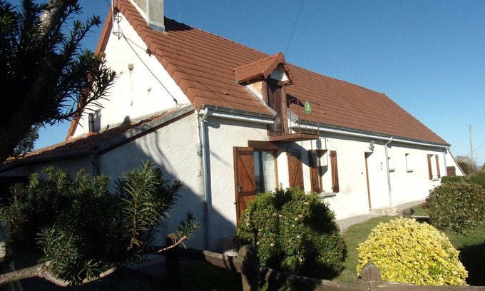Verneix Cabaña | Casa rural renovada con jardín, chimenea, WiFi en Verneix