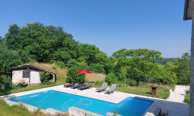 Lacour Cama Y Desayuno | Charming renovated farmhouse with large pool
