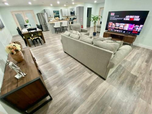 Gainesville Casa | Charming renovated home with jetted tub/king beds