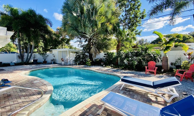 South Pinellas Community Council Casa | Charming Residential Home with heated outdoor pool, clean and cozy