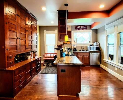 Fort Atkinson Casa | Charming Restored 1891 House