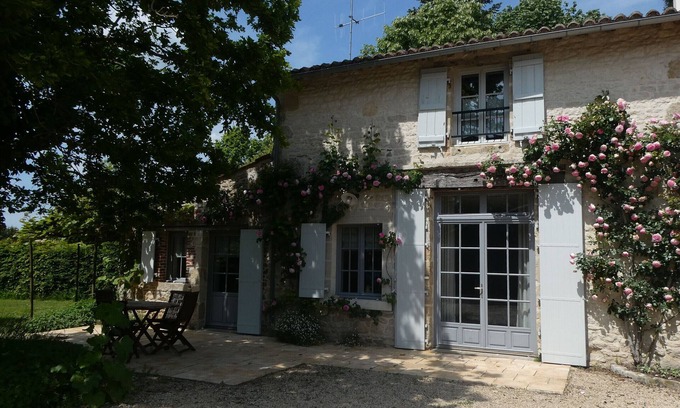 Bourneau Cabaña | Casa de campo restaurada con jardín grande, cerca de festival de música