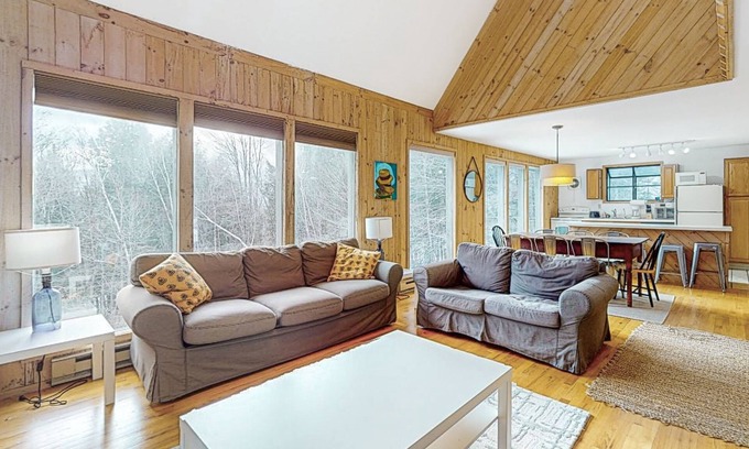 Winhall Casa | Charming retreat close to skiing with firepit, W/D, & fireplace - dog friendly