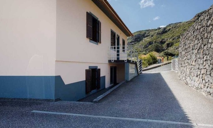 Machico Casa | Charming retreat in Machico, pets accepted. By the sandy beach