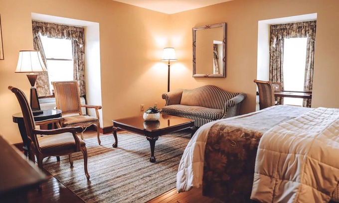 Milford Casa | Charming Retreat in Milford: Walking Distance to Local Attractions!