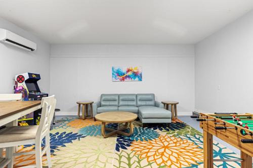 Laguna Beach Estates Casa | Charming Retreat, a Short Walk to Laguna Beach, with Room for 10!