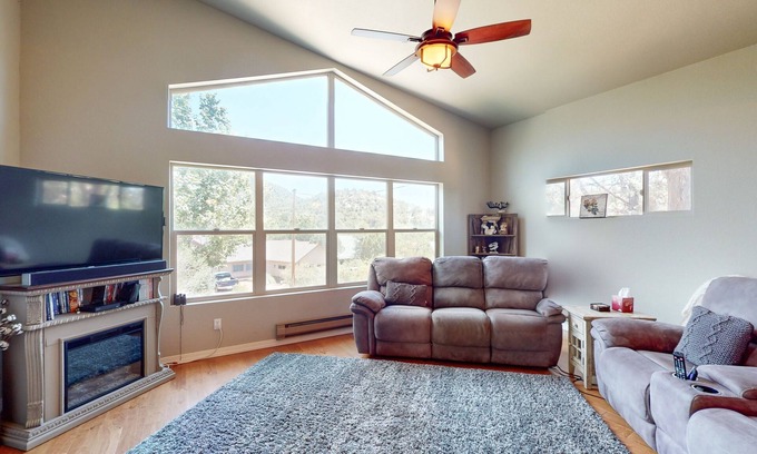 Payson Casa | Charming Retreat with Panoramic Views, Private Washer/Dryer & Free Internet