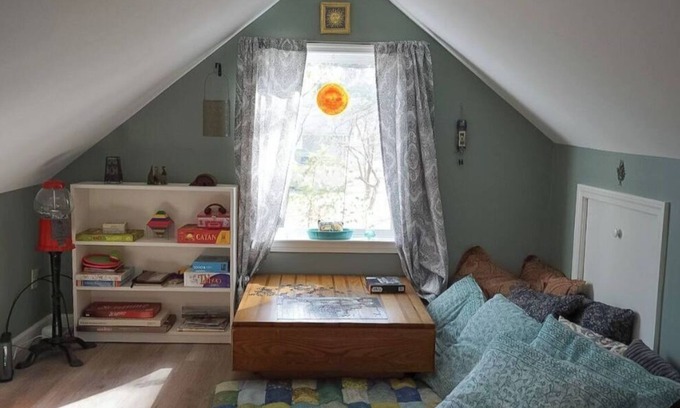 South Hadley Cabaña | Charming riverfront cottage on beautiful cove!