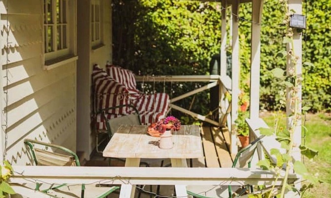Laxfield Cabina | Charming, romantic, well equipped cabin in a lovely Suffolk village.