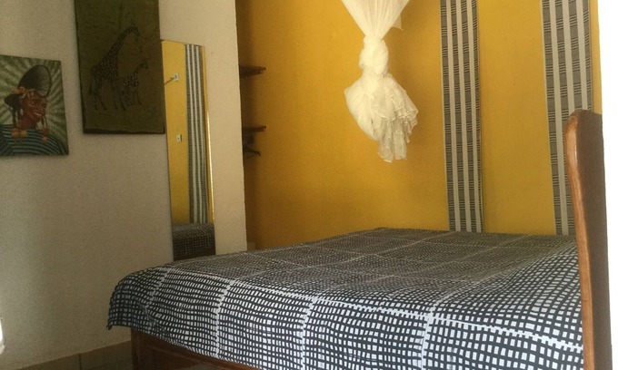 Conakry Casa | Encantadora habitación en nuestra casa de huéspedes.