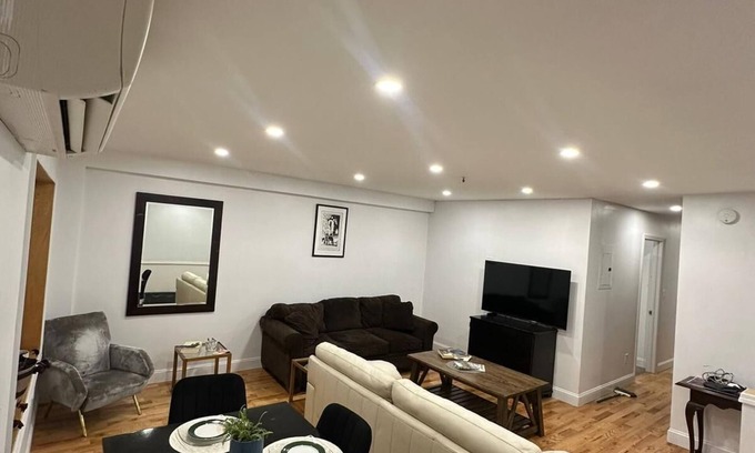 Queens Casa | Charming ROOMS in Queens, NY with Washer and dryer and central air