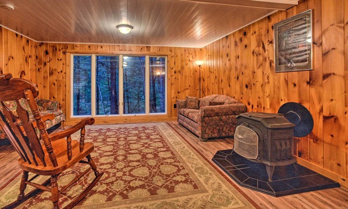 Town of Bleecker Cabina | Charming Rural Retreat: Great Sacandaga Lake Area!
