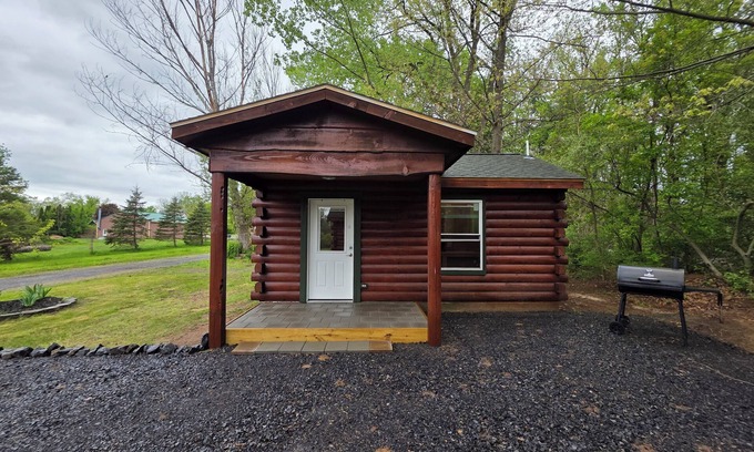 Waterloo Cabina | Charming Rustic Cabin #5 near canal