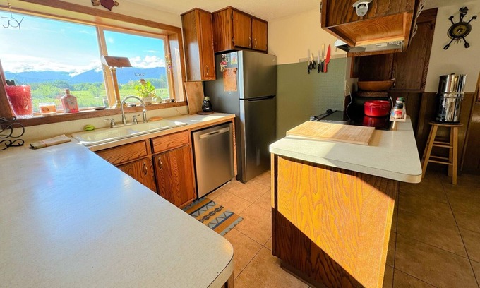 Driggs Casa | Charming Rustic Cottage w/Teton Views