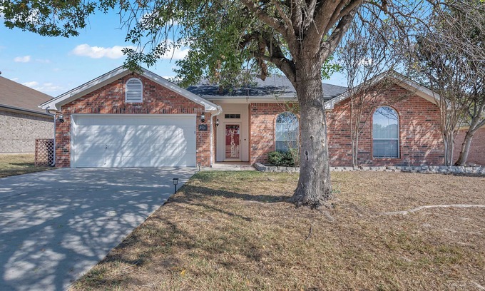 Killeen Casa | Charming Rustic Retreat with 4-bedroom house with WiFi in enchanting Killeen