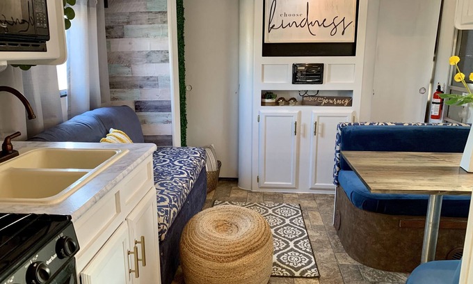 Mercedes Casa | Charming rv! 3 min from outlet mall