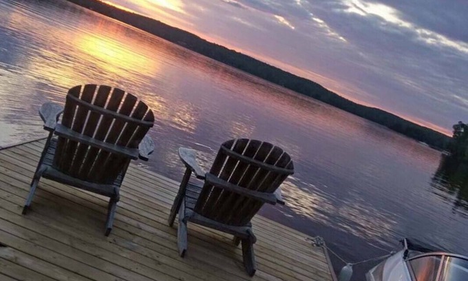 Minden Cabaña | Charming Sandy Beach Cottage on Horseshoe Lake
