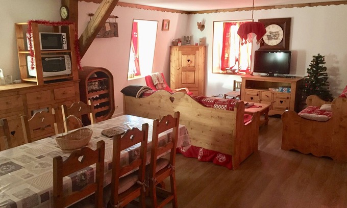 Flumet Apartamento | Encantador apartamento de Saboya en el centro del pueblo