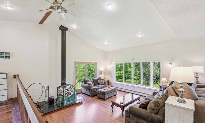 Gouldsboro Casa | Charming & Scenic Gouldsboro Getaway w/ Patio!
