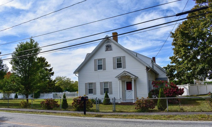 Dennis Port Casa | Charming Sea Captain’s Home – 4BR/3BA | Modern Comfort Meets Antique Charm