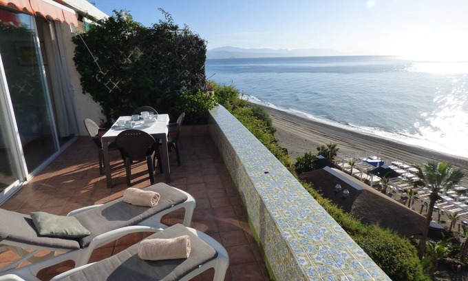 Centro de Torremolinos Casa | Precious Sea Front bungalow with sun terrace