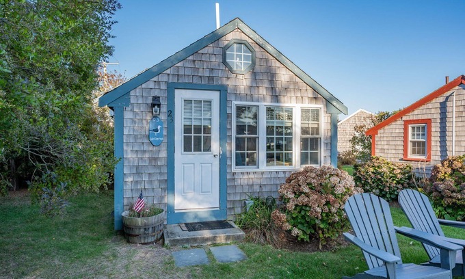 South Yarmouth Cabaña | Charming SeaGills Rest Cottage Steps from Nantucket Sound