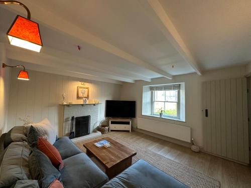 Charlestown Casa | Charming Seaside Cottage