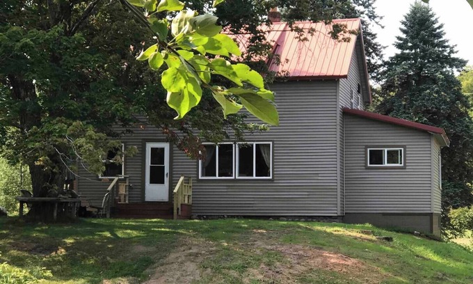 Munising Otro | Charming, secluded farmhouse in Munising, gateway to Pictured Rocks NP.