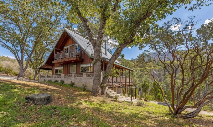 Posey Cabina | Charming Sequoia National Forest Cabin with Breathtaking Views