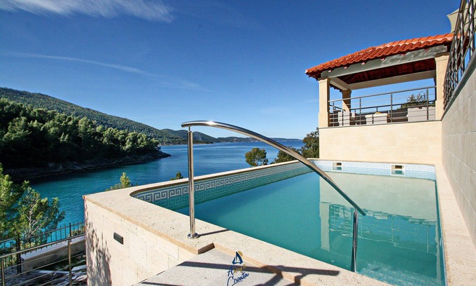 Blato Villa | Encantadora y tranquila villa frente al mar para 8 personas con piscina privada