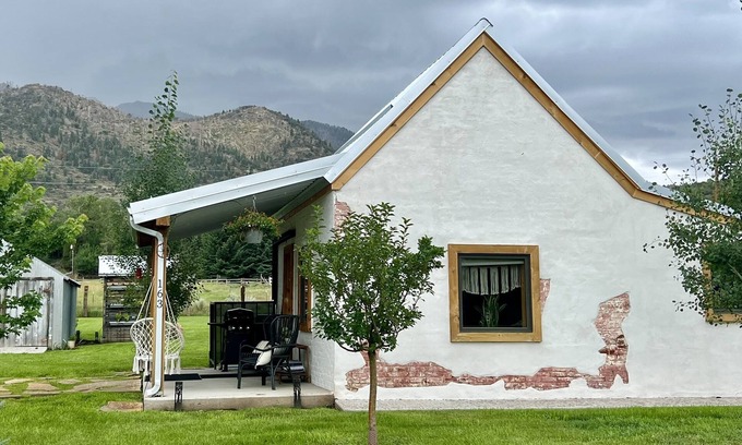 Pine Valley Cabaña | Charming Settlers Cottage