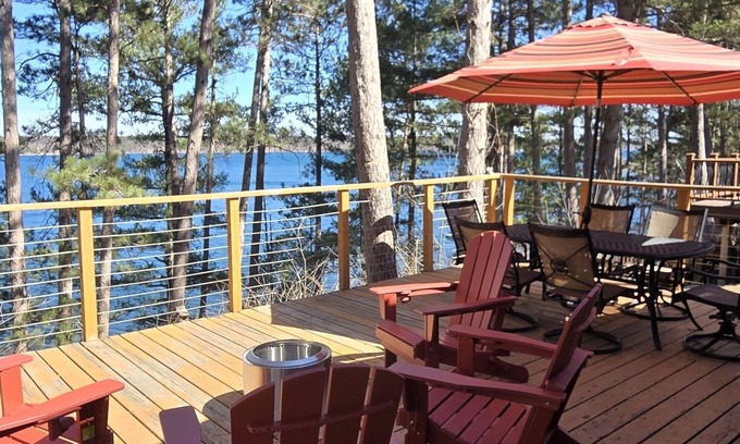 Motley Cabina | Charming Shamineau Lake Cabin