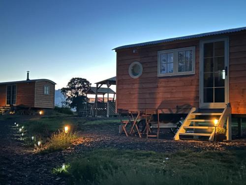 Chittlehampton Casa | Charming shepherds hut with hottub