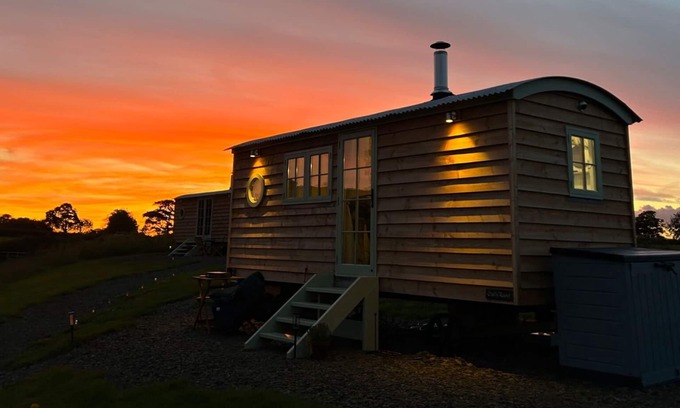 Chittlehampton Cabina | Charming shepherds hut with hottub