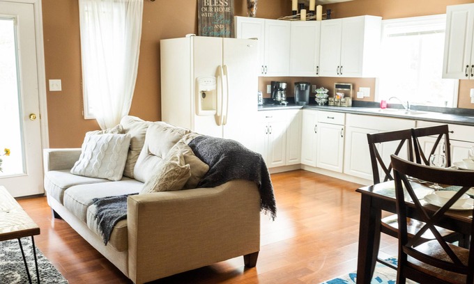 Brownstown Apartamento | Pequeño tesoro encantador de la ciudad En Brownstown