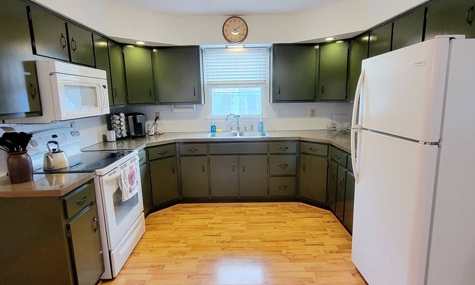 Maeystown Casa | Charming small town! Whole house
