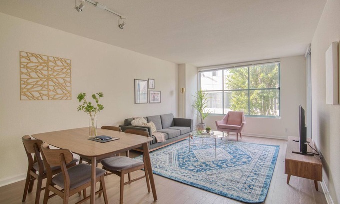 South Beach Apartamento | Charming South Beach 1BR w/ On-Site Shops & Restaurants, by Blueground
