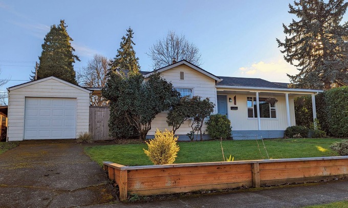 Southeast Eugene Casa | Charming South Eugene home with huge, enclosed yard!