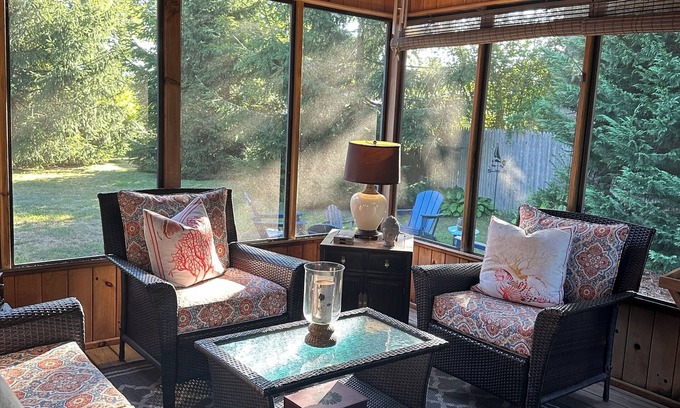 Kenyon Casa | Charming South County Cottage by the Sea